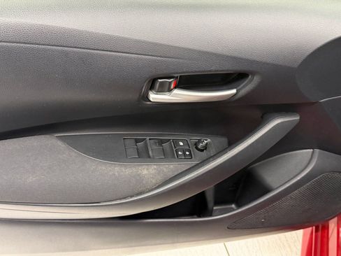 Used 2020 Toyota Corolla LE FWD image 11