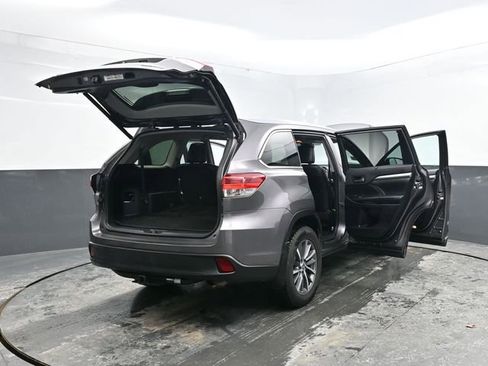 Used 2019 Toyota Highlander XLE image 41
