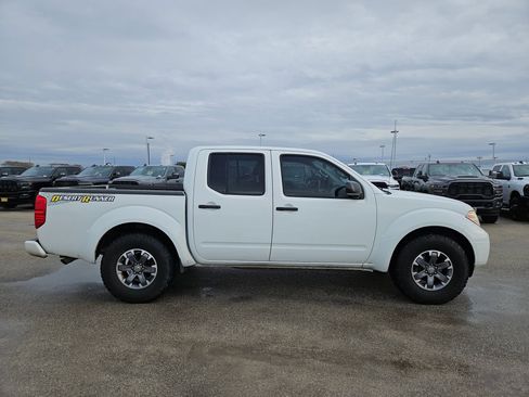 Used 2016 Nissan Frontier Desert Runner image 2