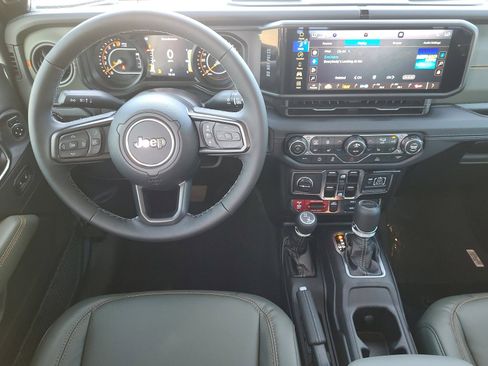 New 2025 Jeep Gladiator Mojave w/ Steel Bumper Group image 23