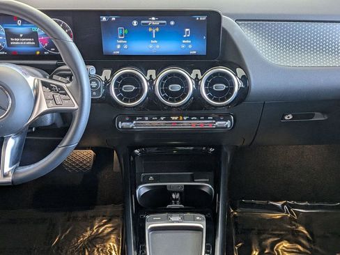 Used 2025 Mercedes-Benz GLA 250 image 16