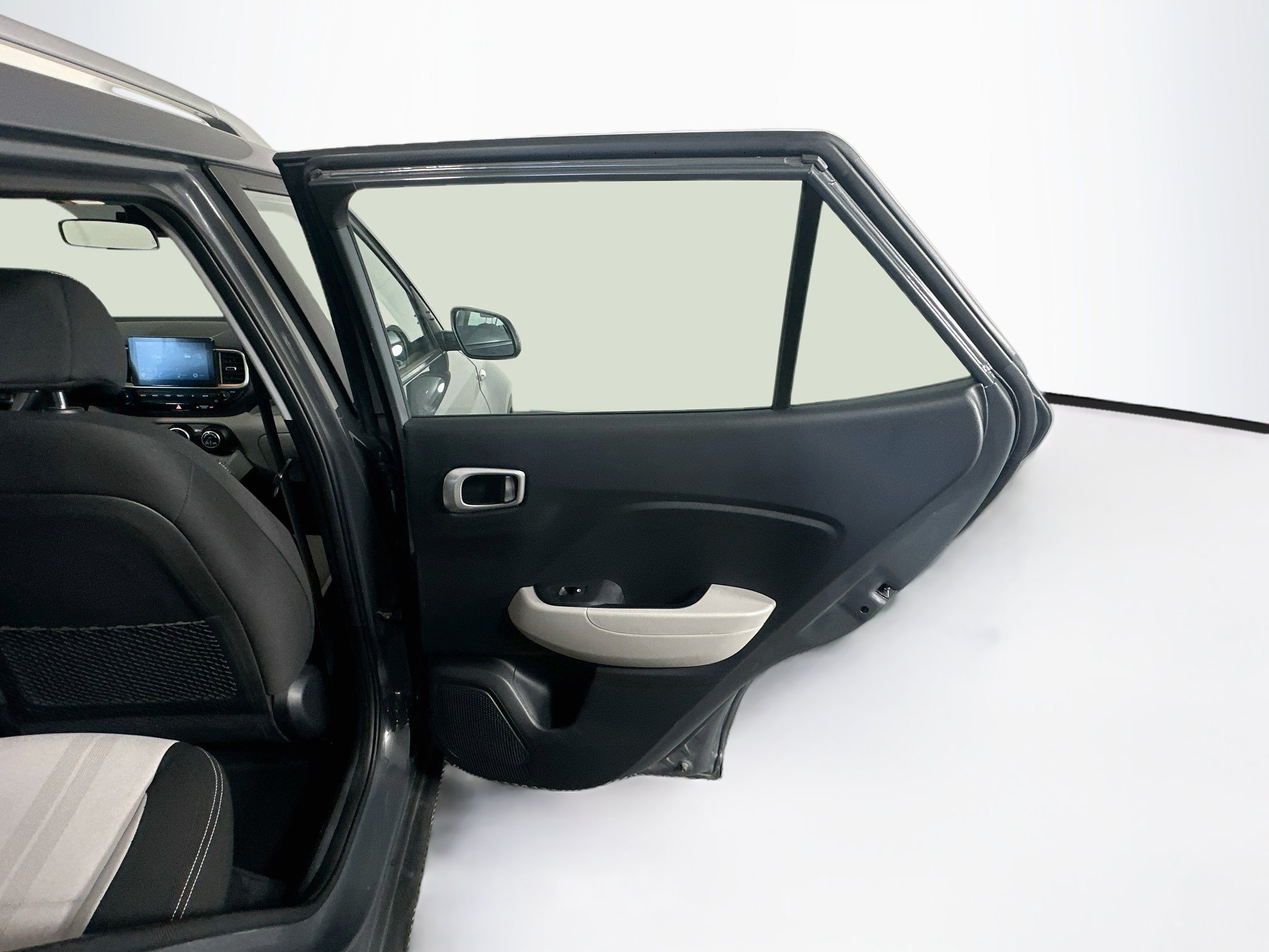 Used 2025 Hyundai Venue SEL FWD image 29