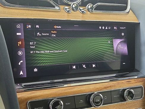Used 2023 Bentley Bentayga Plug-In Hybrid AWD/4WD image 19
