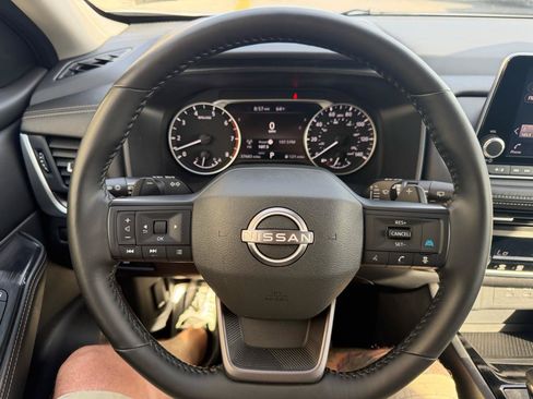 Used 2025 Nissan Rogue SV AWD/4WD image 14