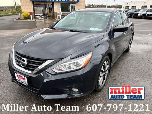 Used 2017 Nissan Altima 2.5 SV FWD image 1