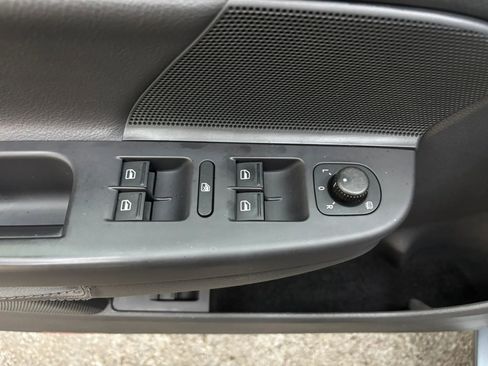 Used 2009 Volkswagen Jetta SE FWD image 21