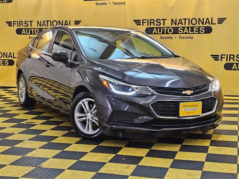 Used 2017 Chevrolet Cruze LT image 1