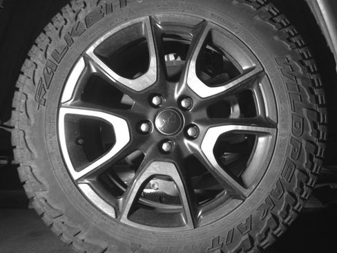 Used 2025 Jeep Compass Trailhawk AWD/4WD image 18
