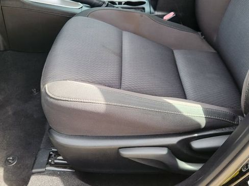 Used 2018 Toyota Corolla LE image 18