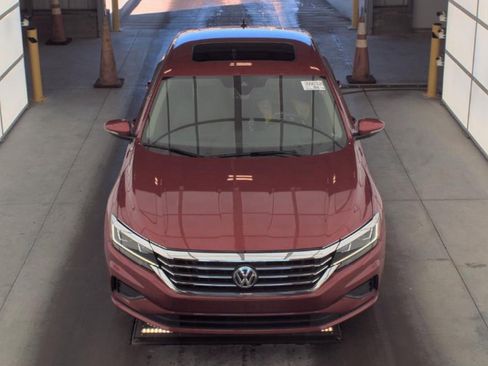 Used 2021 Volkswagen Passat 2.0T SE image 2