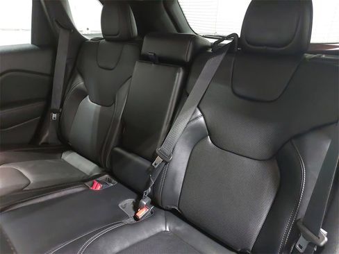 Used 2021 Jeep Cherokee Limited image 14