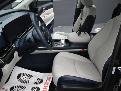Used 2026 Kia Carnival SX w/ SX Dark Edition Package FWD image 20
