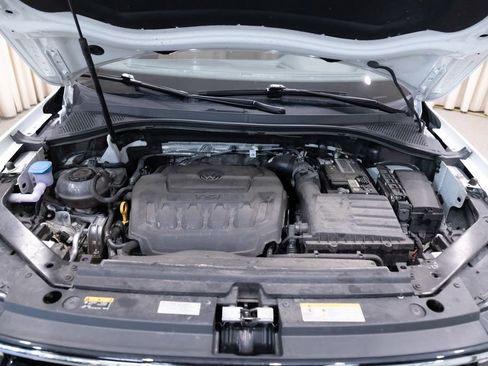Used 2023 Volkswagen Tiguan SE R-Line image 25