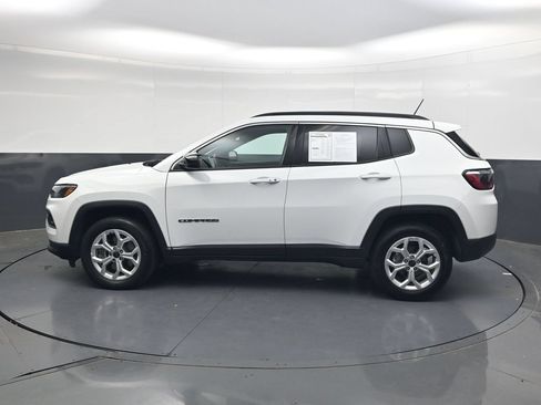 Used 2025 Jeep Compass Latitude AWD/4WD image 10