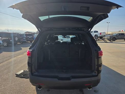 Used 2023 Chevrolet Traverse LT w/ Rear Camera Mirror Package AWD/4WD image 23