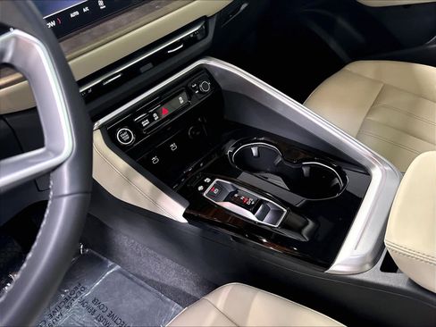 Used 2025 Audi Q5 Premium AWD/4WD image 19