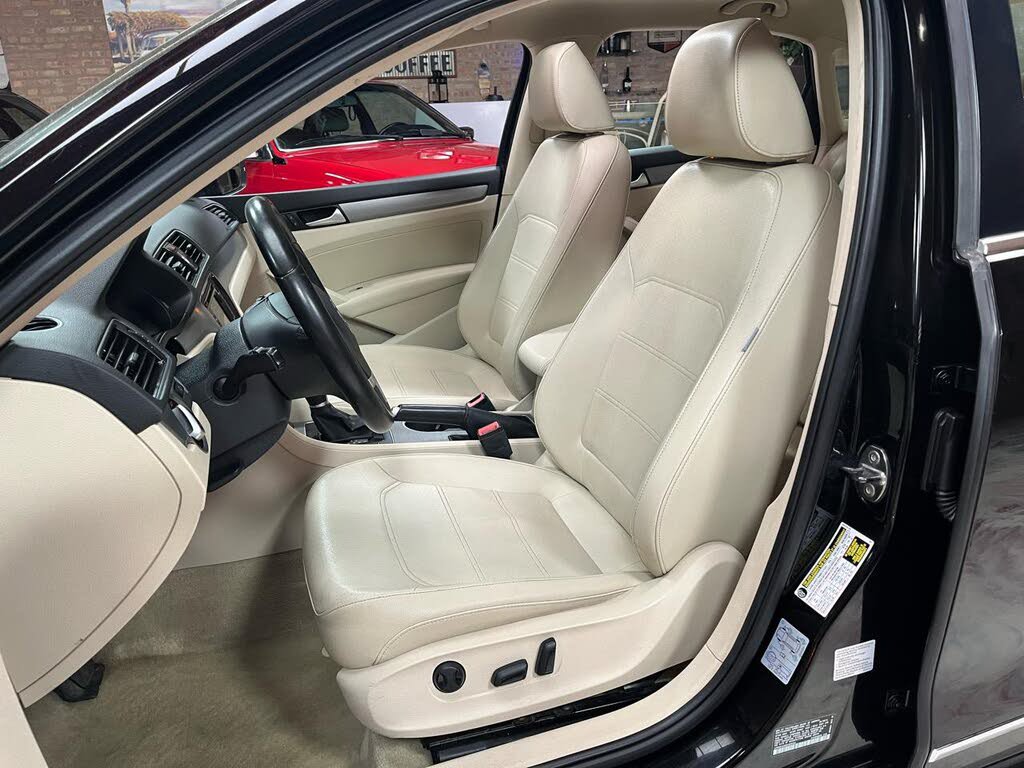 Used 2014 Volkswagen Passat TDI SE FWD image 25