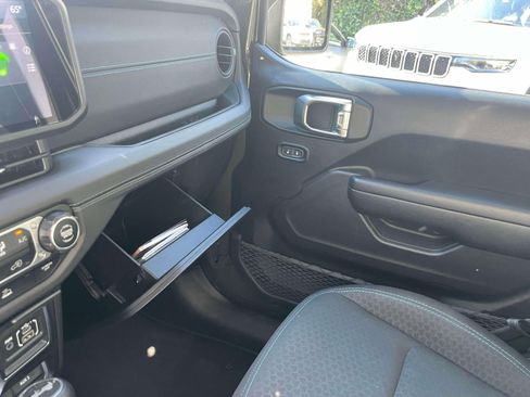 Used 2024 Jeep Wrangler Unlimited Rubicon 4xe image 33