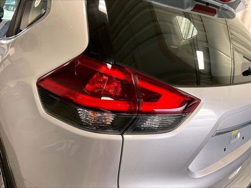 Used 2020 Nissan Rogue S AWD/4WD image 33