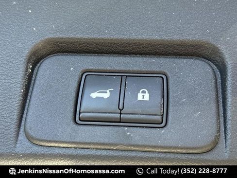 Certified 2021 Nissan Rogue Platinum FWD image 22