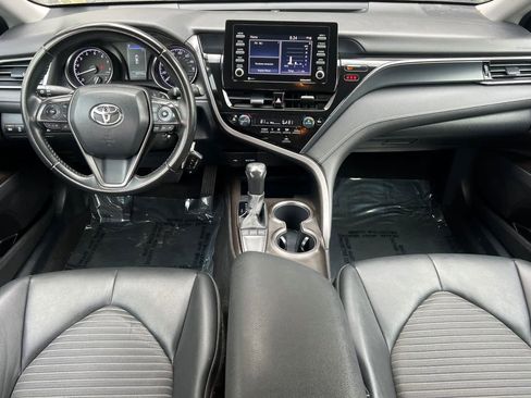 Certified 2022 Toyota Camry SE FWD image 3