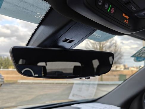 Used 2023 Chevrolet Traverse RS image 46