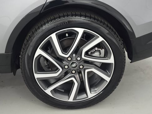 Used 2025 Land Rover Discovery Dynamic SE image 33