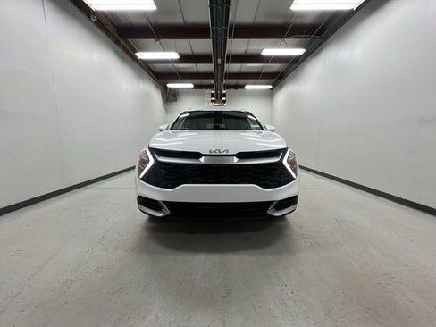 Used 2023 Kia Sportage EX image 3