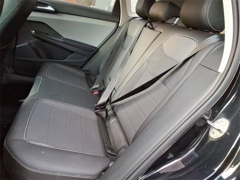 Used 2024 Volkswagen Taos SE image 13