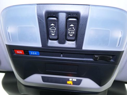 Used 2025 Subaru Crosstrek 2.0i Premium image 42