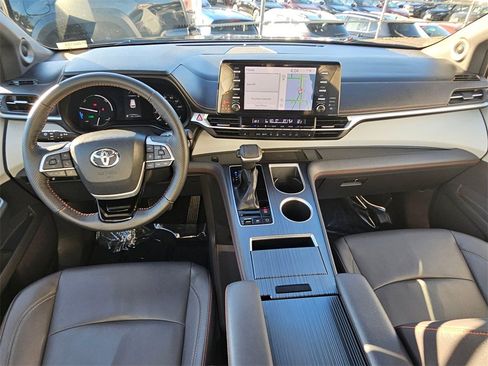 Used 2022 Toyota Sienna XSE image 20