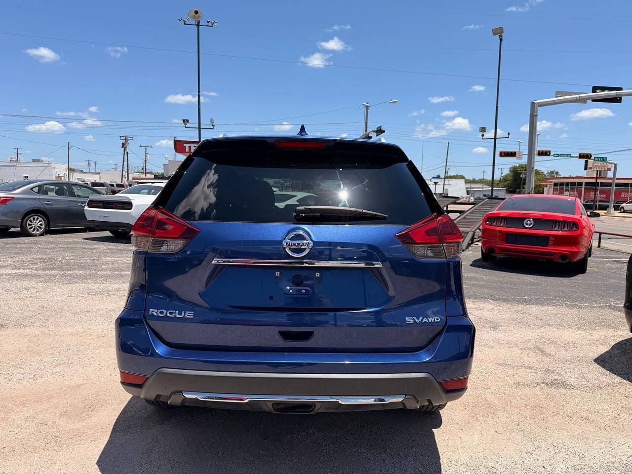 Used 2018 Nissan Rogue SV AWD/4WD image 7
