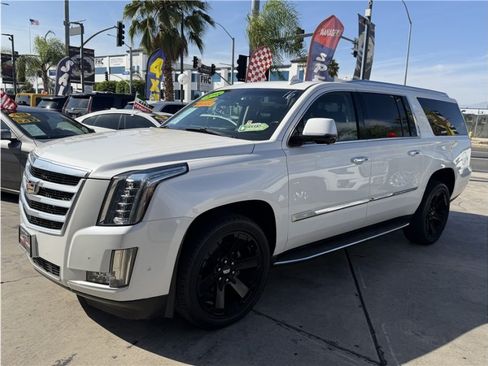 Used 2018 Cadillac Escalade ESV Luxury RWD image 3