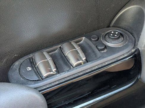 Used 2015 MINI Cooper S image 12