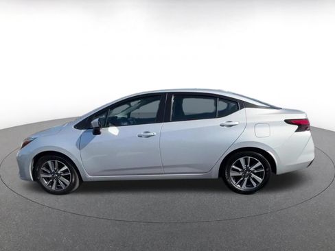 Used 2025 Nissan Versa SV FWD image 9