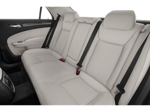 Used 2019 Chrysler 300 Touring w/ Chrome Appearance Package RWD image 17
