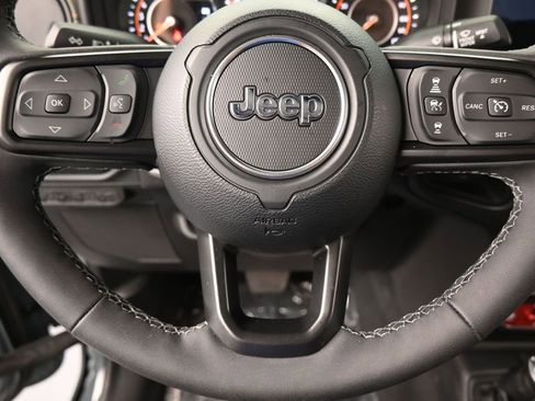 Used 2026 Jeep Gladiator Mojave AWD/4WD image 34