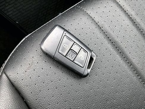 Used 2022 Volkswagen Tiguan SE AWD/4WD image 29