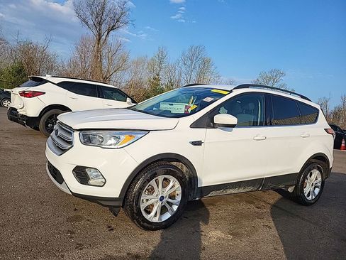 Used 2018 Ford Escape SE image 1
