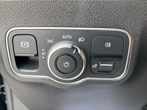 Used 2021 Mercedes-Benz GLB 250 image 16