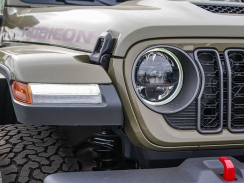 New 2026 Jeep Wrangler Unlimited Rubicon w/ Xtreme 35 Tire Package image 4