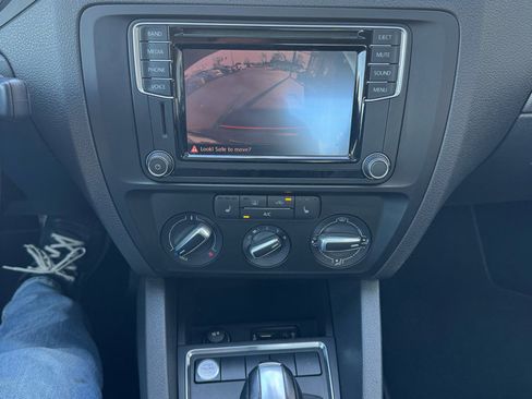 Used 2016 Volkswagen Jetta SE image 16