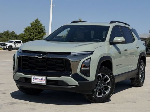 Used 2025 Chevrolet Equinox ACTIV w/ Safety and Technology Package FWD image 2