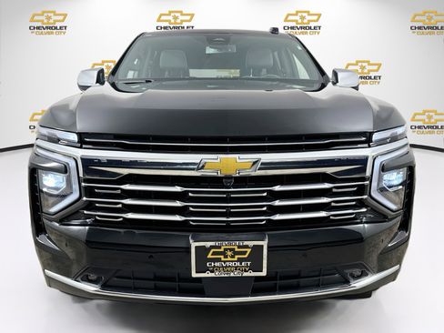 Used 2025 Chevrolet Suburban Premier AWD/4WD image 2