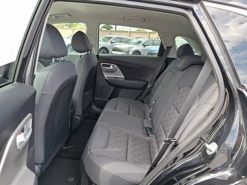 Used 2019 Kia Niro FE FWD image 11
