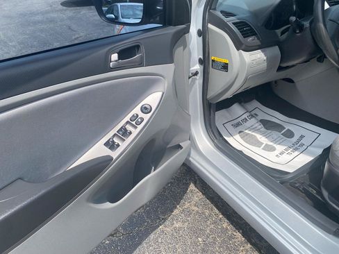 Used 2015 Hyundai Accent GLS FWD image 10