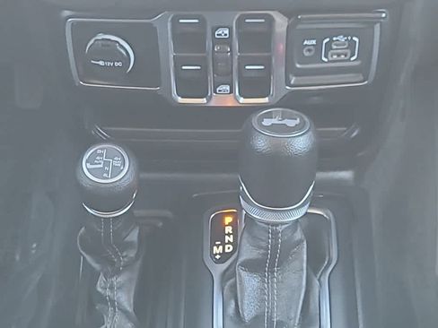 Used 2024 Jeep Wrangler Unlimited w/ Convenience Group AWD/4WD image 12
