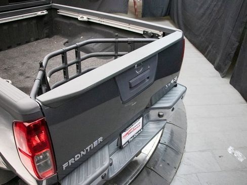 Used 2020 Nissan Frontier SV image 16