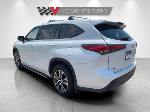Used 2023 Toyota Highlander XLE FWD image 6