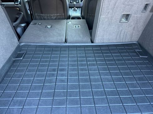 Used 2018 Porsche Macan S image 33